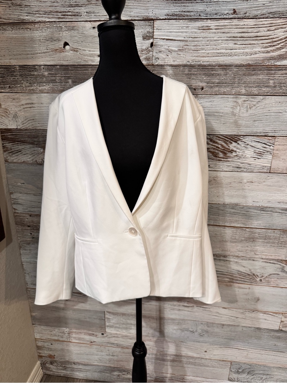 NWT Women's White Single-Button Blazer